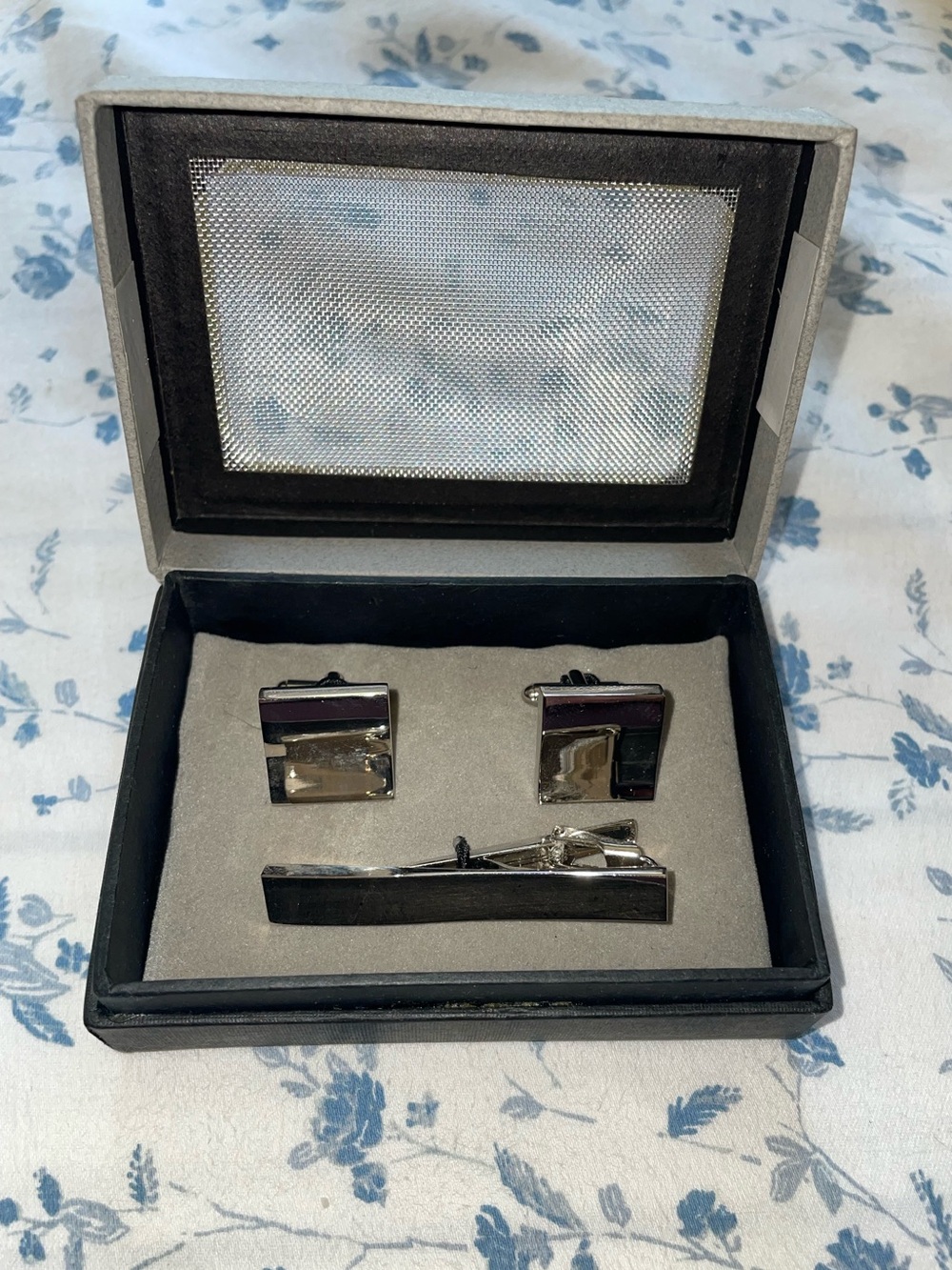 Sicura Men's Silver Tone Cufflink and Tie Clip Set New In Box